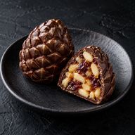 Шоколадная шишка с начинкой из кедрового ореха, меда и вяленой клюквы